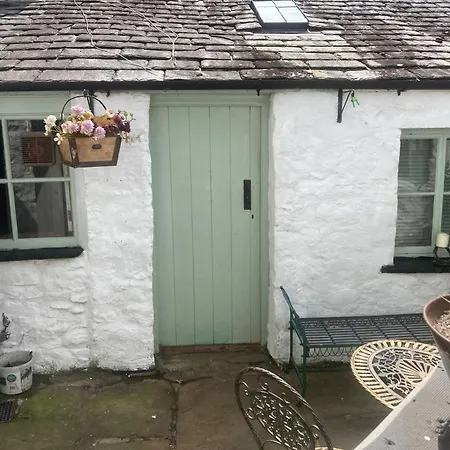 Tizzers Wash House Dent